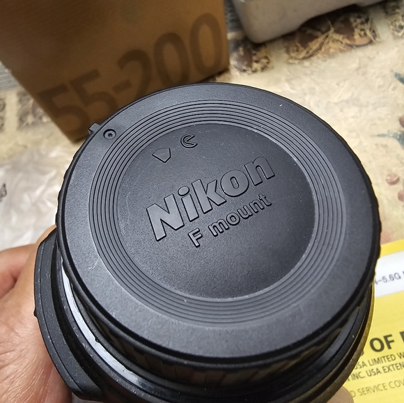 Nikon AF-S DX 55-200mm f/4-5.6 G ED Auto Focus-S DX Nikkor Zoom Lens - Picture 9 of 9